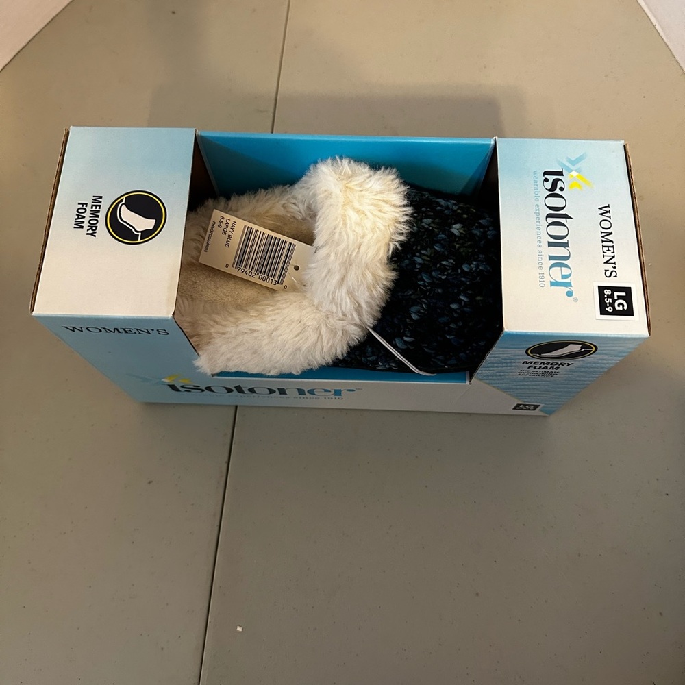 isotoner Women's Black Slipper with Cream Faux Fur Cuff